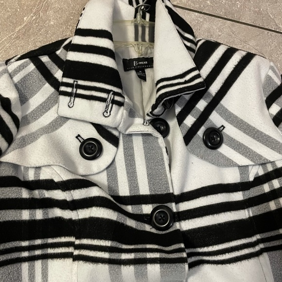 Be wear Jackets & Blazers - 🎉HOST PiCK 🎉🎈Eye catching black and white coat